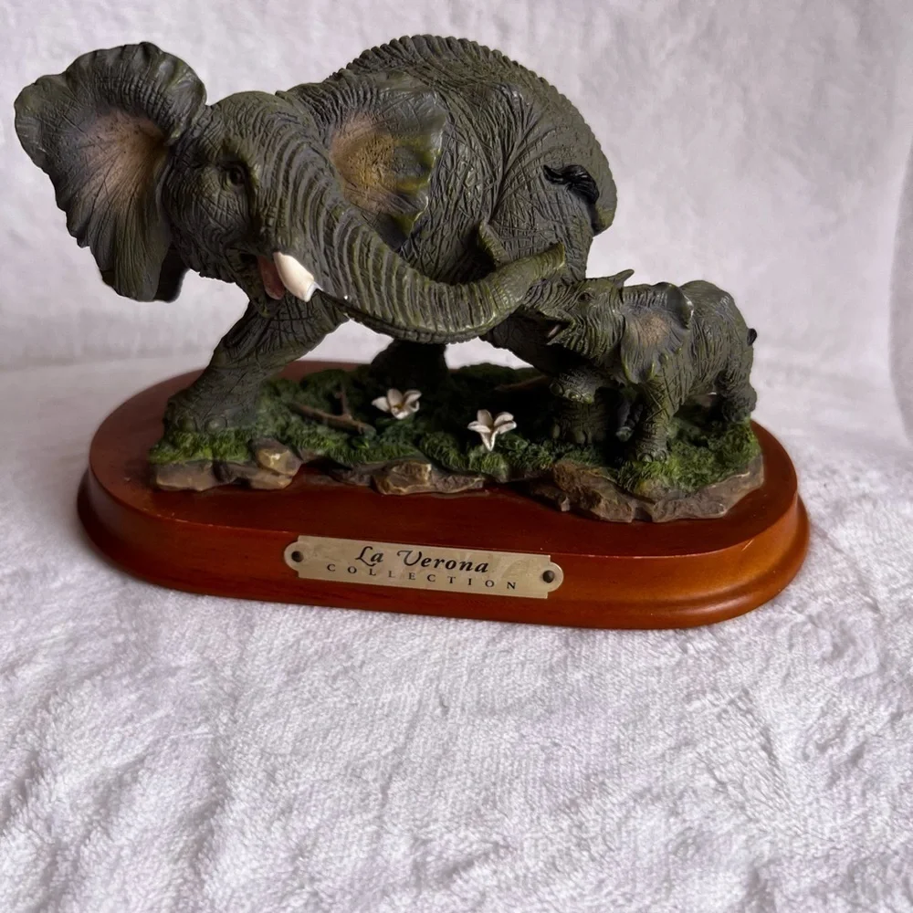 La Verona Collection Elephant With Baby Figurines Elephant babyelephant statue